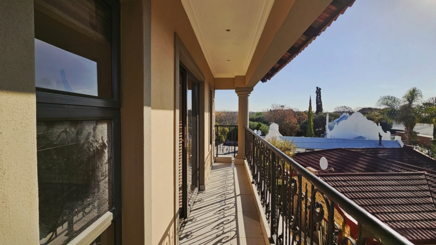 5 Bedroom Property for Sale in Kiepersol Free State